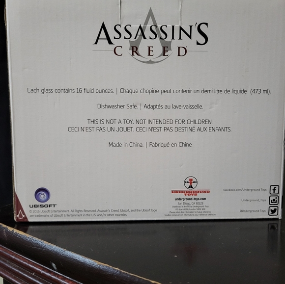 Assassins Creed 16oz Pint Glass Set - Picture 2 of 2